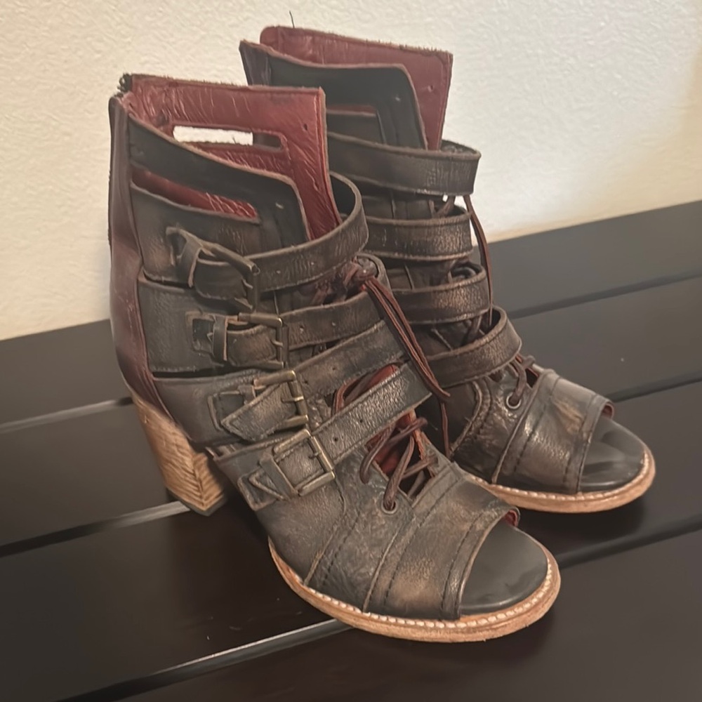 FREEBIRD ‘Braeden’ Sandals